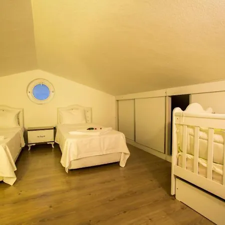 Charming 4-bedroom With Ac In Beautiful Antalya 卡斯
