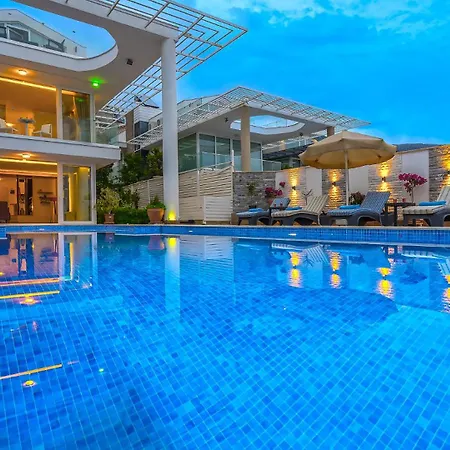 Charming 4-bedroom With Ac In Beautiful Antalya *