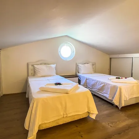 Charming 4-bedroom With Ac In Beautiful Antalya 卡斯