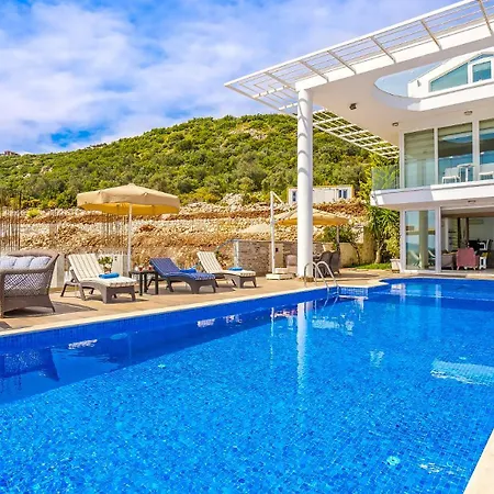 Charming 4-bedroom With Ac In Beautiful Antalya