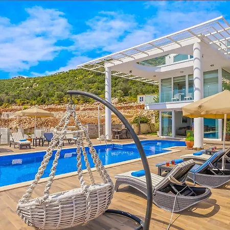 Charming 4-bedroom With Ac In Beautiful Antalya 别墅 *